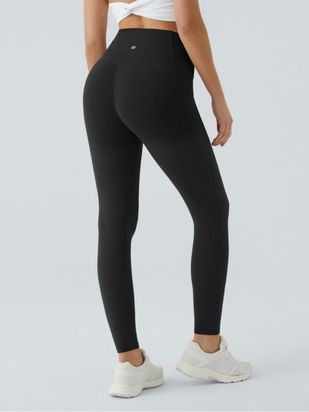 Halara UltraSculpt High Waist Tummy Control Leggings
Black NWT S 7/8